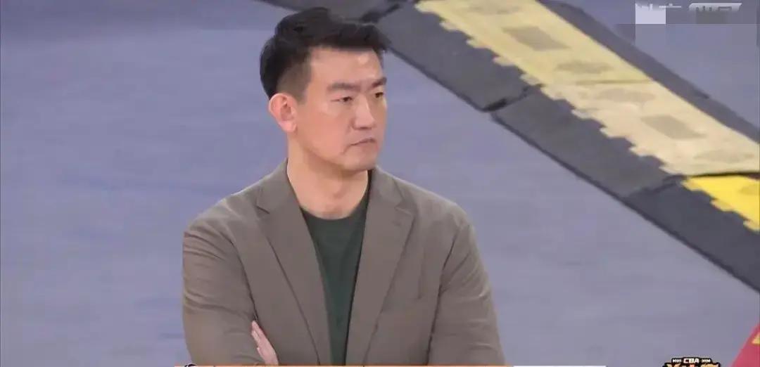 CBA总决赛首战惊天反转！上海101-90斩浙江，王哲林硬刚胡金秋